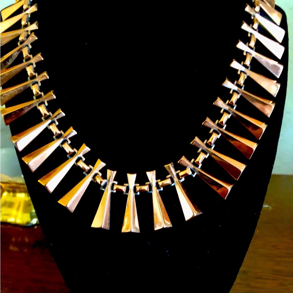 VINTAGE COPPER NECKLACE by~ RENIOR. 
Sz. & Details Shown In Photos. 
Gorgeous‼️